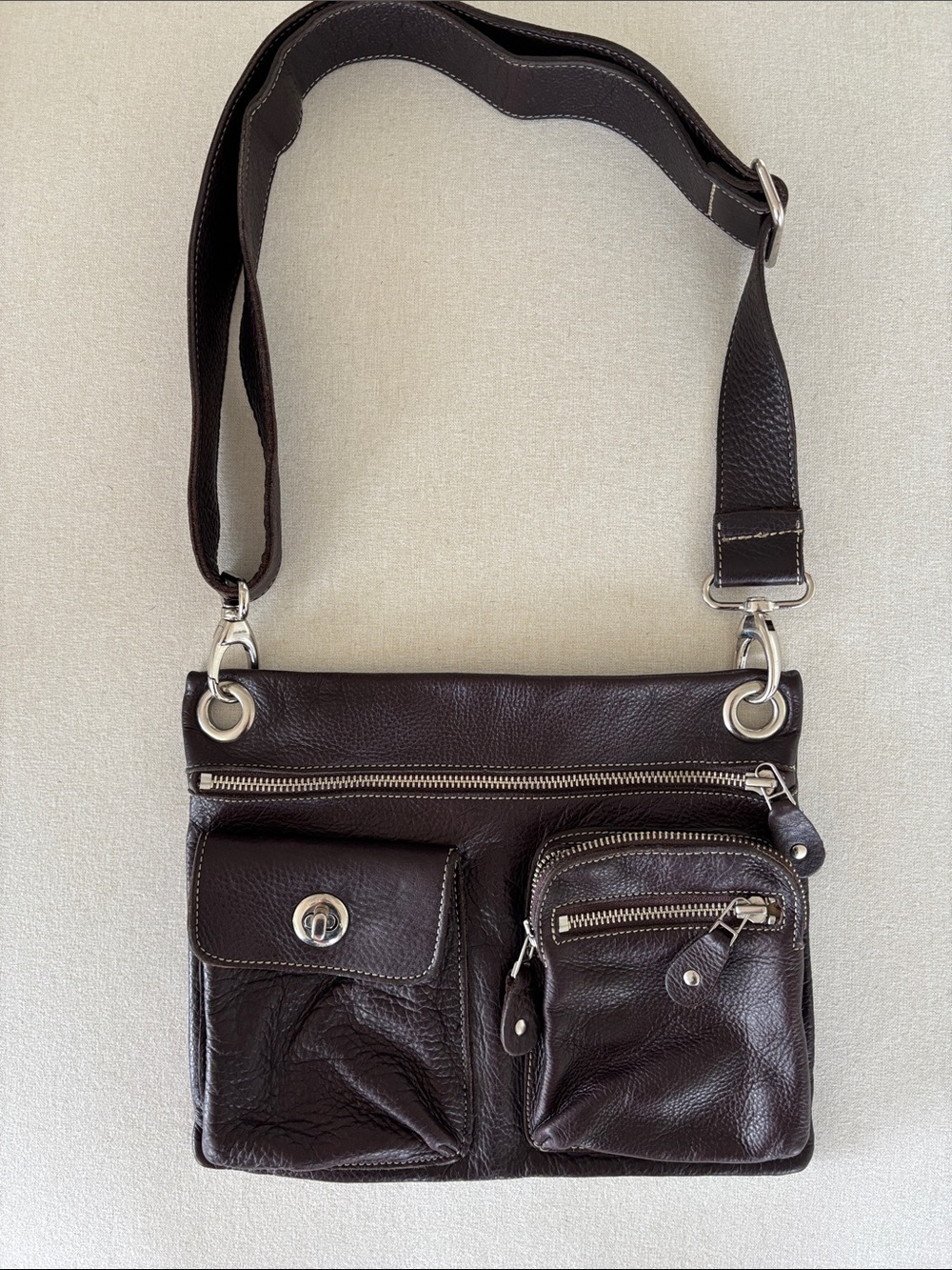 Roots Village Villager leather crossbody bag dark brown silver